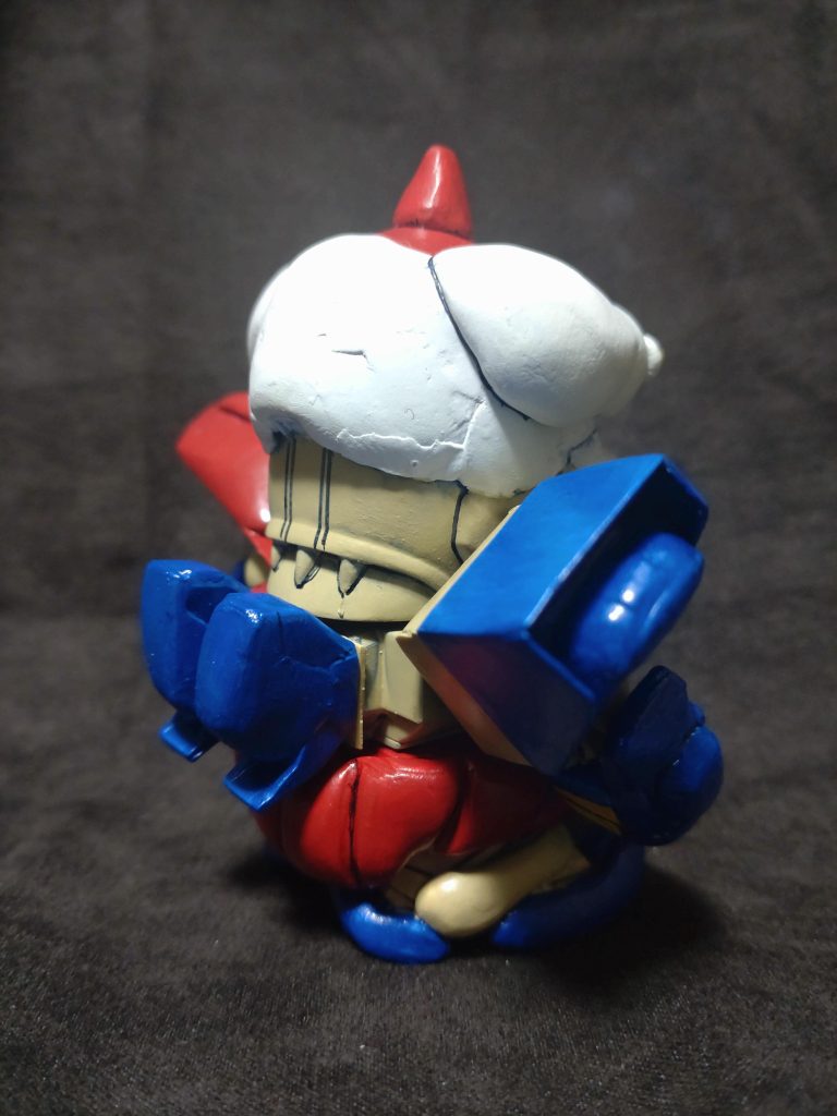 うーん色々と雑(笑)普通にマックスターを作ってたのですが、胸のデザインがタントラと似てるなぁ…と思ったときにはパテを盛っていました。(笑)