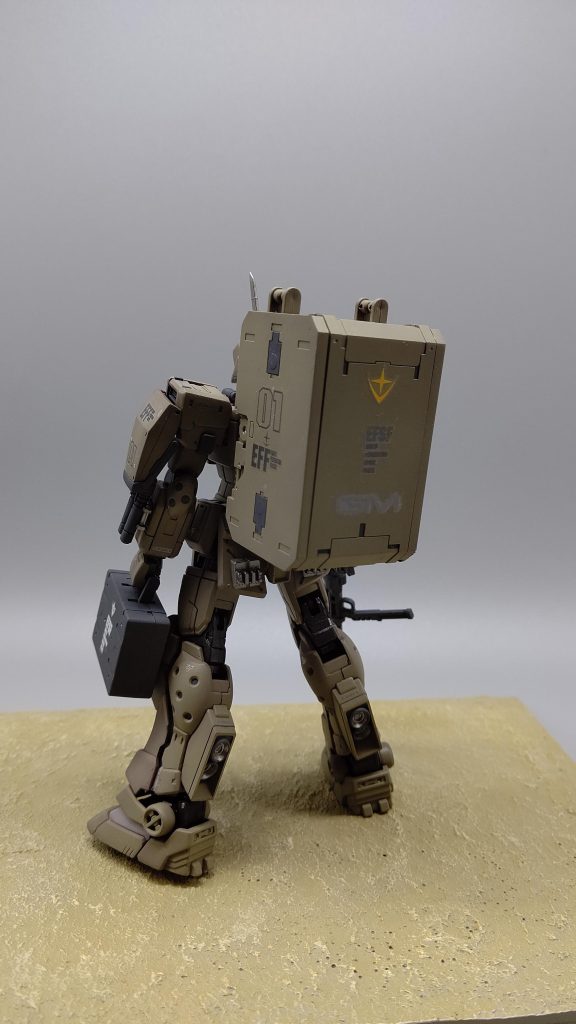 背面のバックの中身は実は空っぽです笑中にパーツを入れると自立ができなくなったので💦