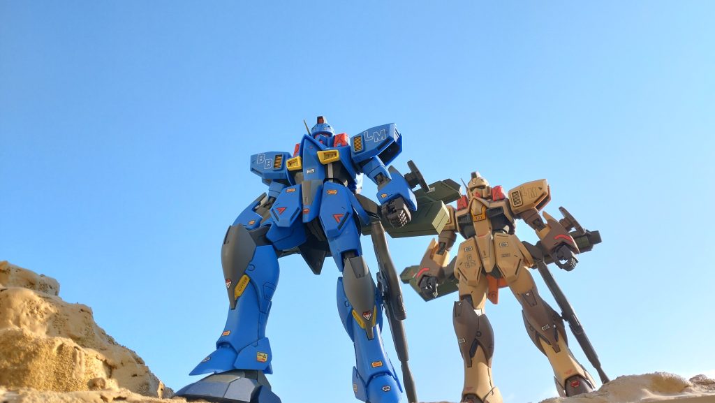 行軍をしているシーンを、歩兵目線から。足下の砂漠地帯は自作のジオラマです。