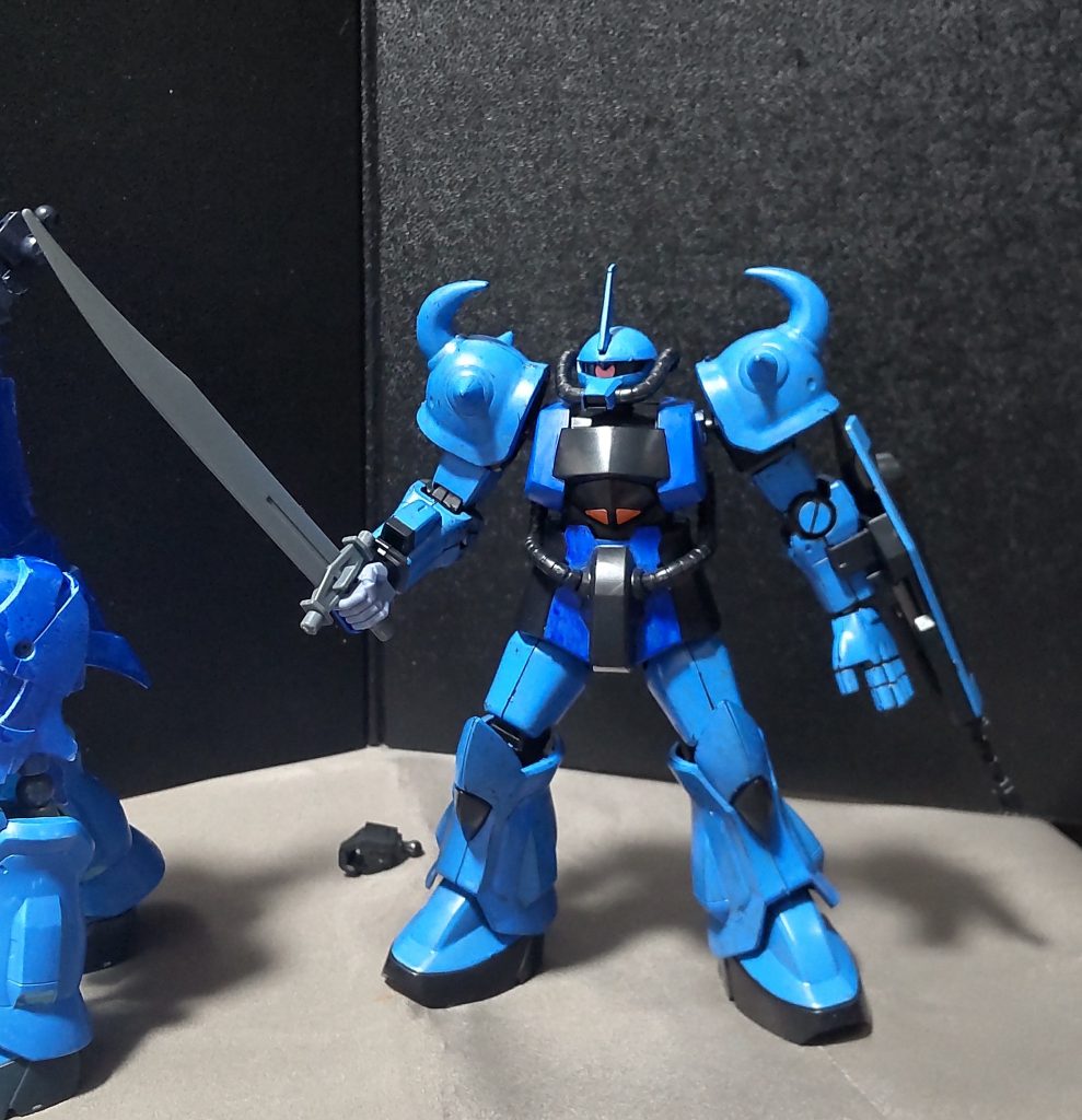 通常のグフです。これでも十分戦えますが、ここは一つモードチェンジをしてみましょう。