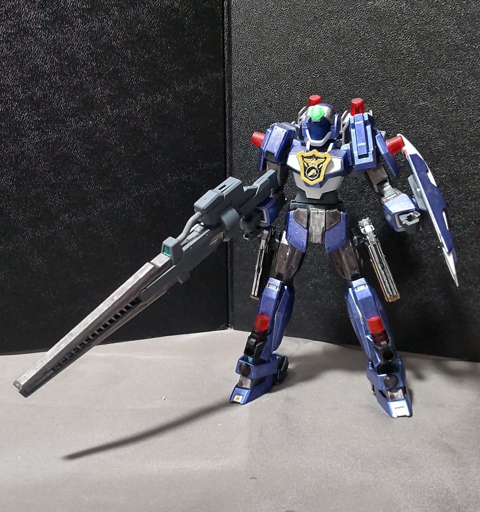 基本は上記の武装だけで十分戦えますが、追加装備として専用の大型バスター砲とシールドを装備することでパワーアップ出来ます。射撃主体の彼の必殺武器は、レーザーブレードよりも大型のバスター砲になります。