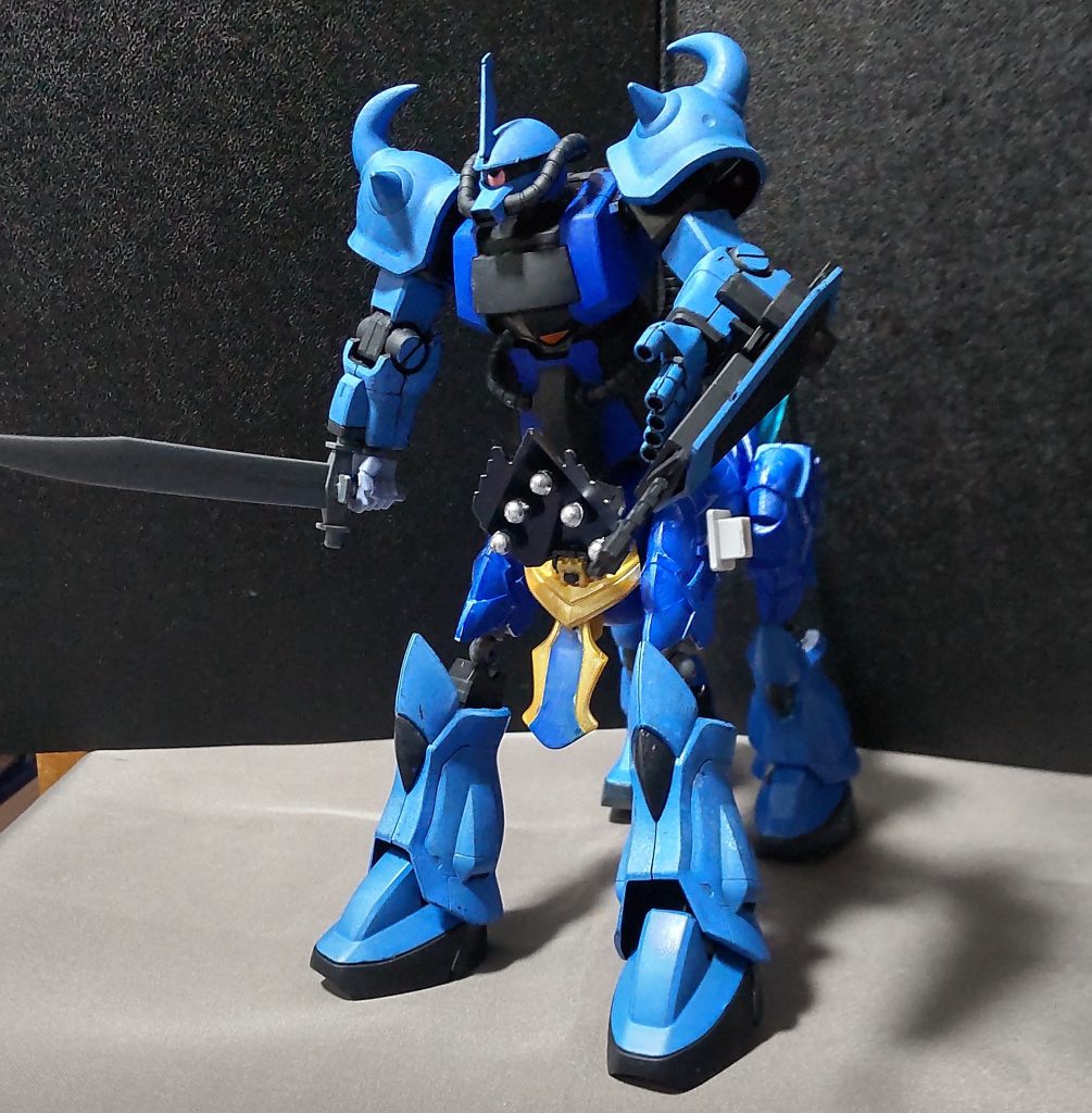 軍馬の前方にある装甲は開くギミックがあり、そこから大量の鉛玉を撃ち出すリバースボマーが隠されています。これを至近距離でくらうと、鉛玉がめり込んで装甲はボロボロになります。相手がアッシマーでも致命傷になります。