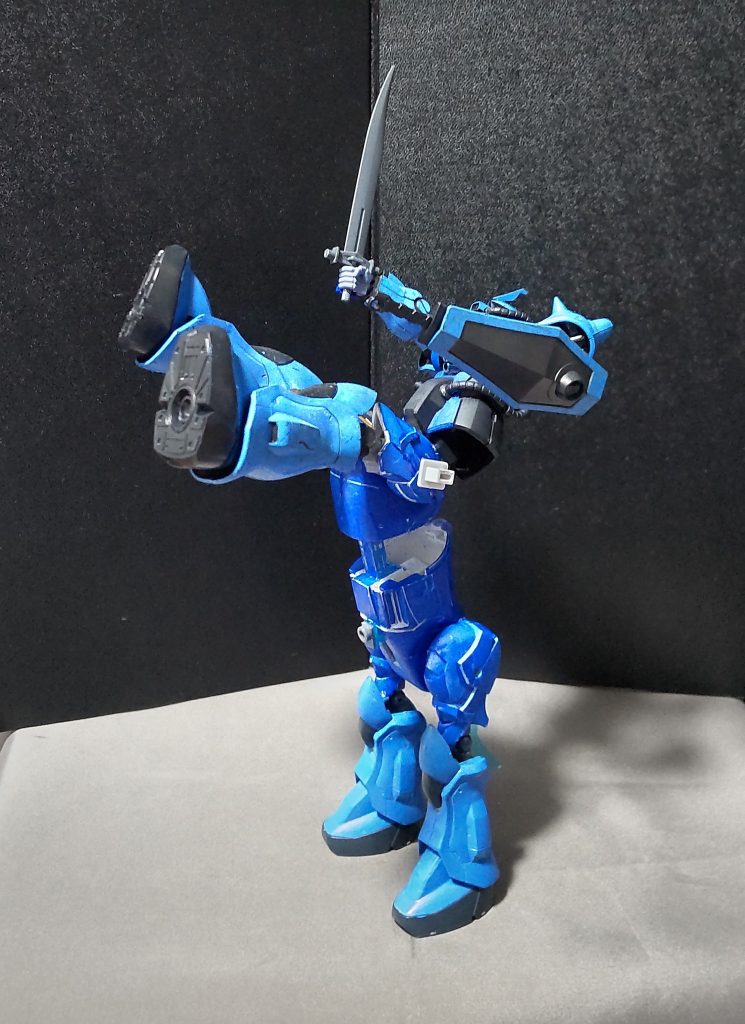 前脚及び後脚のみで立つ事も出来ます。