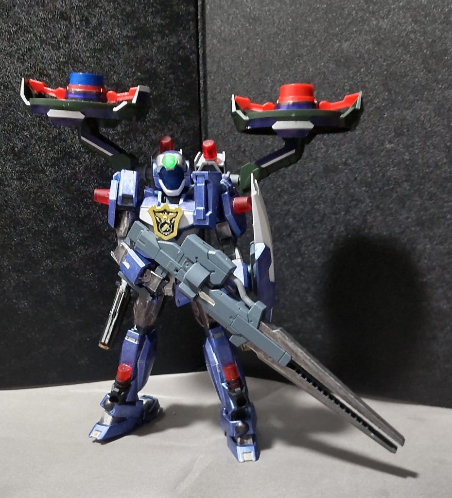 背中のバックパックにジャスティスローターを装着することができます。元々飛行可能ですが、これにより高度な空中戦も可能になりました。