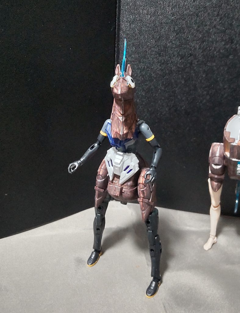 SDプラモの上半身の腕のジョイント部分は加工してあるので、30MSの腕パーツをはめることができます。