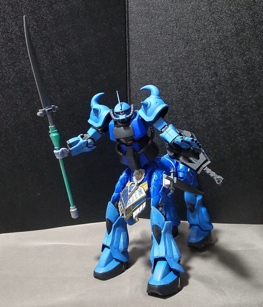 グフの上半身をボールジョイント部分に装着させて完成です。「パーンサロイド、スルー・イン!」