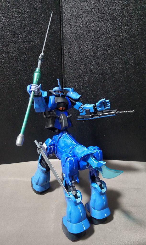 上半身は360度回転しますので、後ろを向いたり……