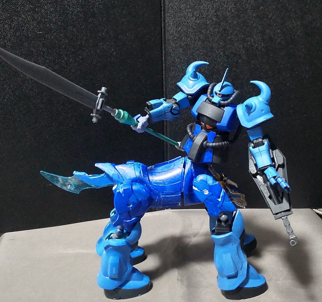 横向きにも動かせるので、死角の問題は解消されてるかと思います。