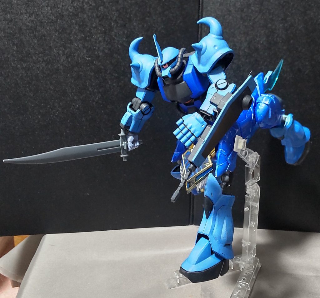 4本の足はそれぞれ可動します。