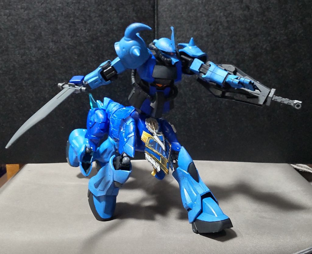 ヒートサーベルは予備としてパーンサロイドユニットにもう1本付けてあります。手のパーツ交換次第では二刀流も可能になります。