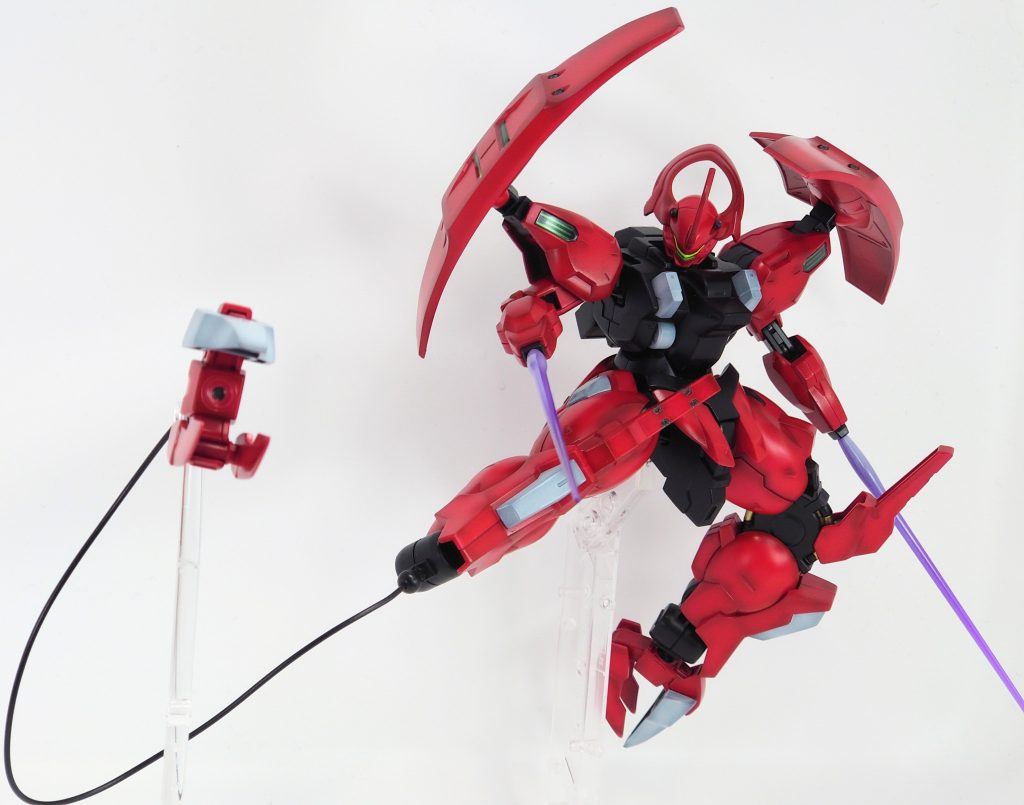 脚部は何故かワイヤー式です。