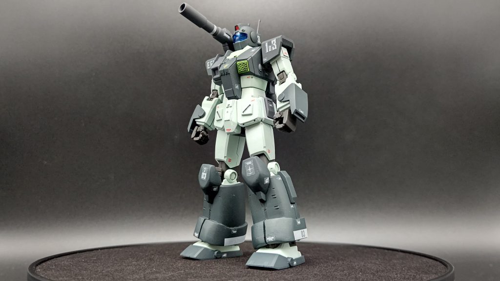 煽りのフロントビュー、意識はしてませんが、どことなく旧キットのような雰囲気になりました。胸部はジムキャノンタイプと隊長機用のヘビーガンダムタイプの2種類を用意しています。