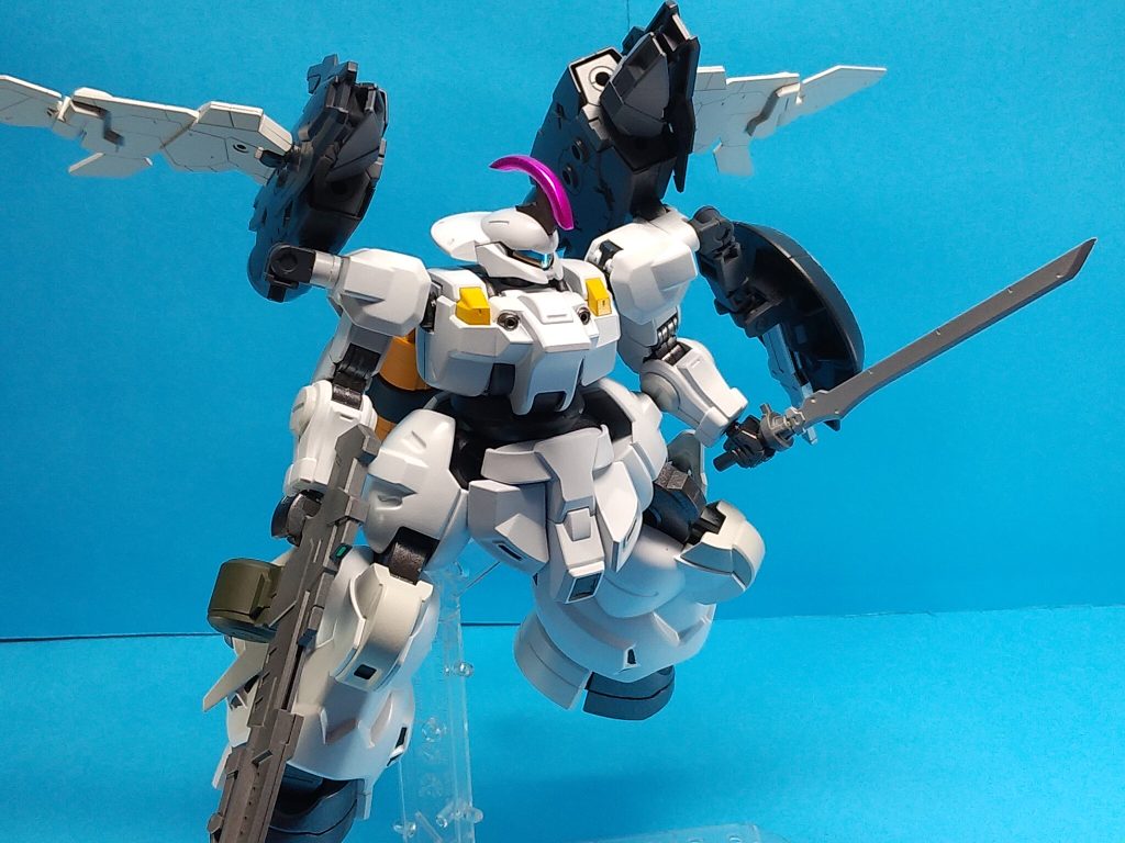 ・メガ・ビームライフルディランザのビームライフルに銃剣付きのバレルを装着、Eパックを容量の大きな物に変更し、ビームの出力アップを図っている。ボーダーガンはその大きさから取り回しが悪く、決闘時は威力を抑えられてしまうためデメリットが多かった。そのため決闘ではこちらを使用している。