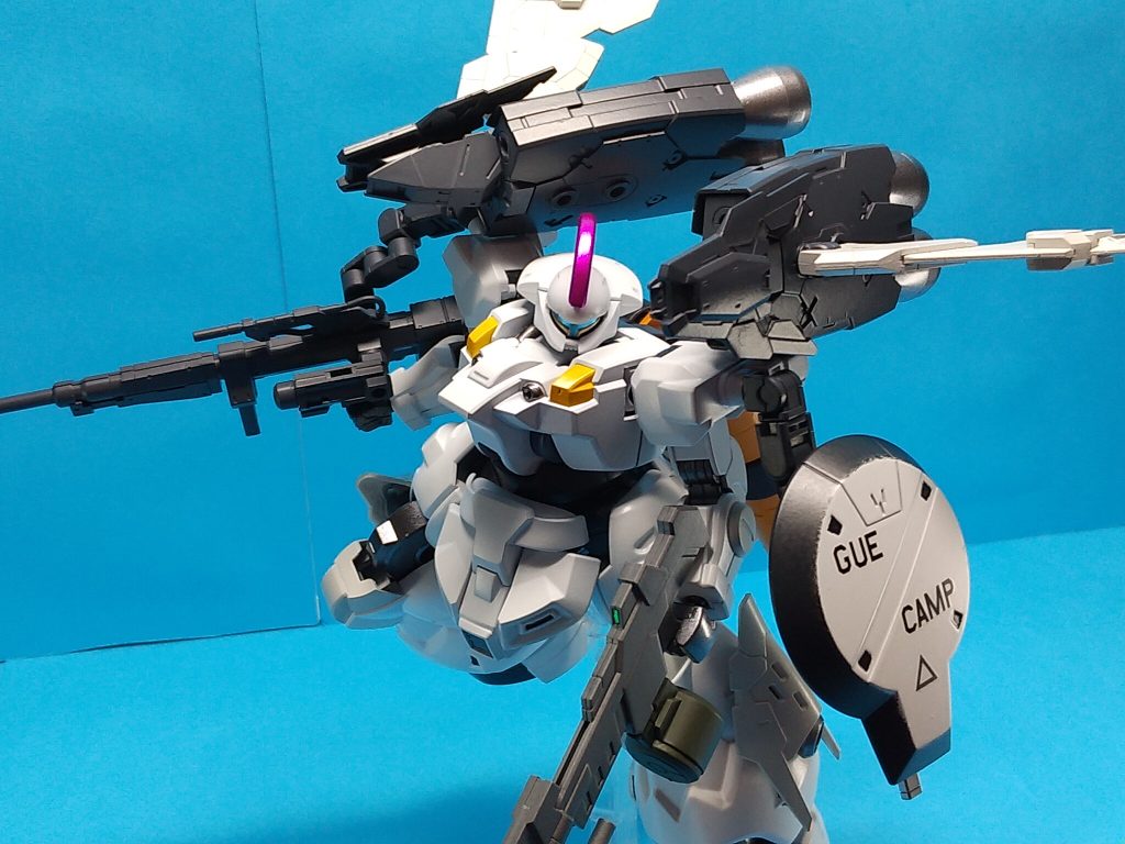 「スレッタ・マーキュリー!こいつらは俺が引き受ける。お前はシャディクをヤれっ!!」