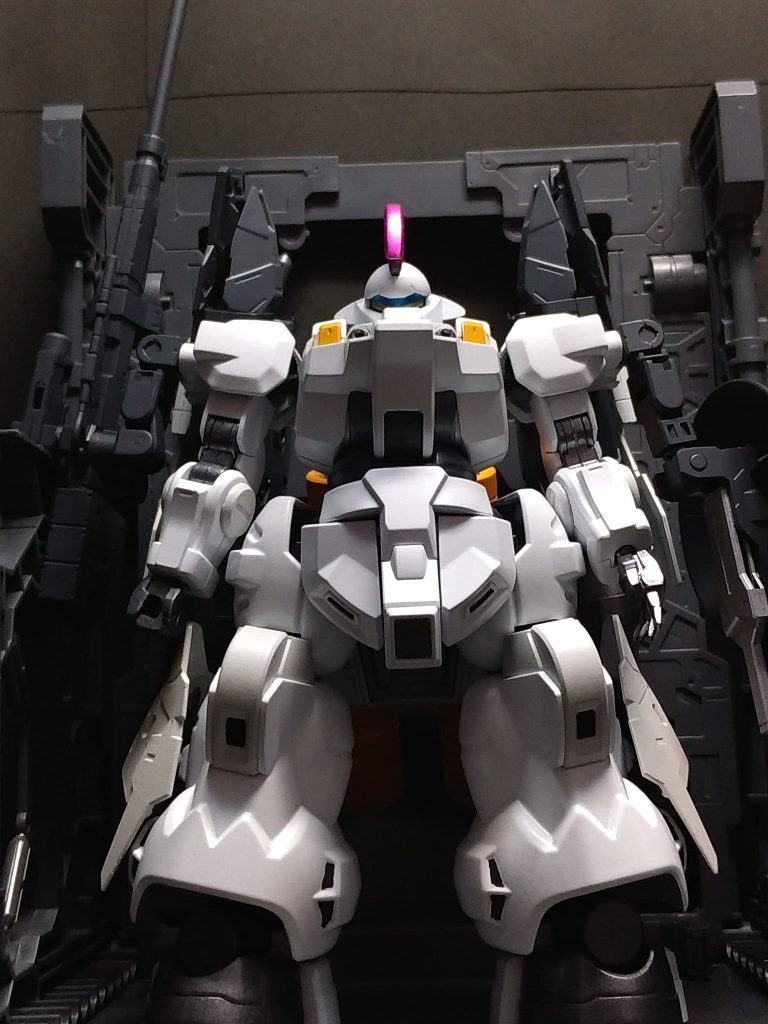 退寮を命じられたグエル。気が付けば格納庫へと来ていた。連勝を重ねた愛機は無く、そこには欠陥機の烙印を押されたMSが立っていた・・・。このMSとの出会いが彼の運命を大きく変える事となる。