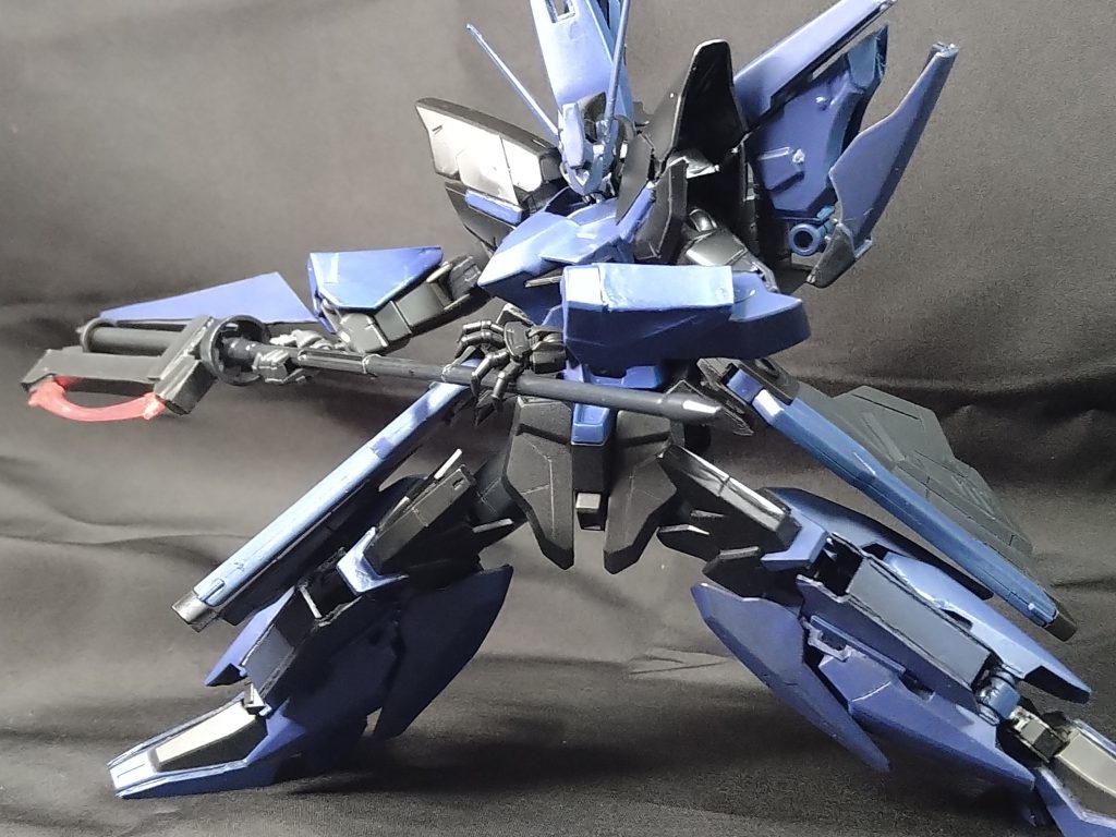 ハルバードはビームと実体刃の両方ありなので相手に合わせて切り替え。ラブファントムのビームサイズをベースに隠者、フェニーチェのサーベルとミキシング