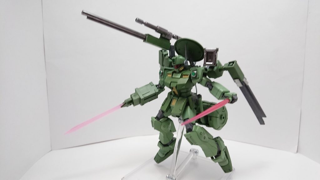 ビームサーベルジムスナイパーⅡについていたのを左腰にマウントできるようにしましたバイザーをオープンすることでEXAMを使用可能TRANS-AMと合わせることでEXTRANS-AM状態にできるが使用後は機体が完全に停止する諸刃の剣