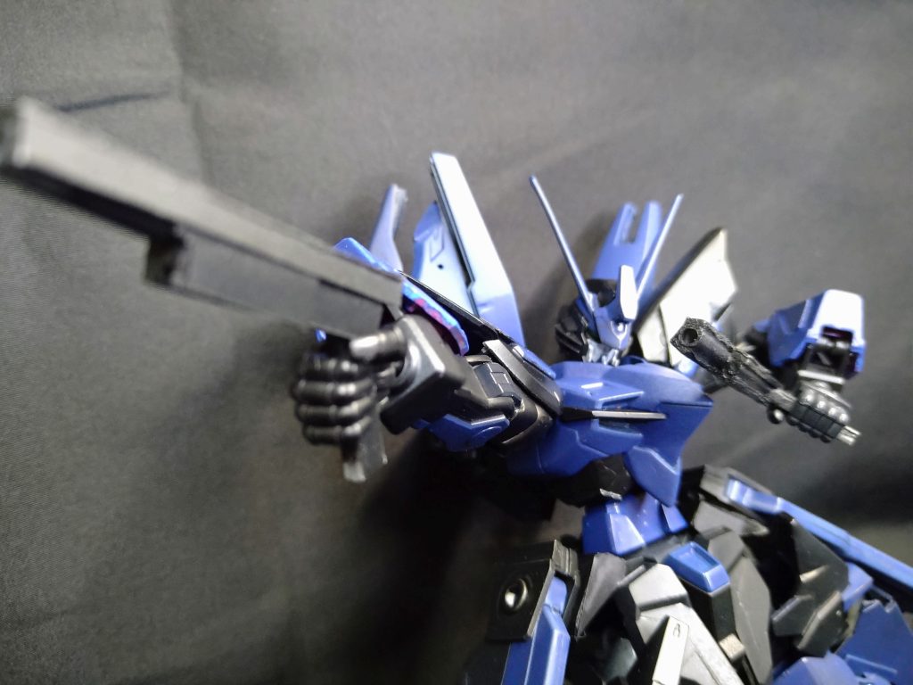 ２丁拳銃は自作。３ミリパイプ使ったのでサプレッサー装備も可能。２丁拳銃はロマン。