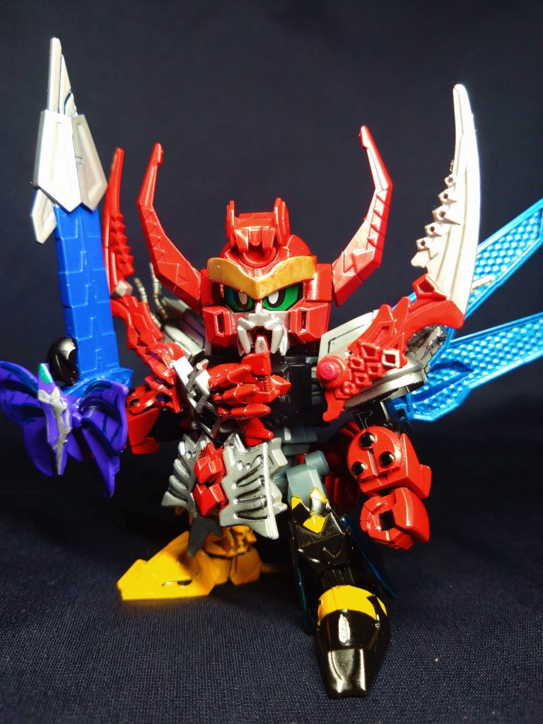 ドンオニタイジン以上にかなり異質な戦隊ロボで、SDガンダムにも神武兜以外に虫パーツがありませんでしたが、掻き集めて解体すればどうにでもなりました。ここまでくると意地でもパテとプラ板は使わないスタンス。