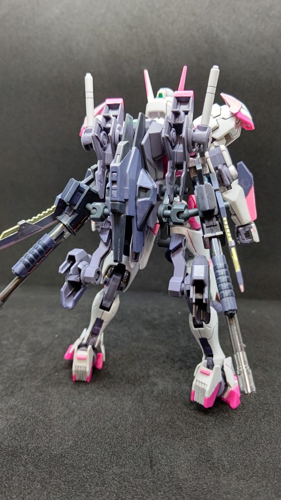 バックパックはボールデンアームアームズからのジョイントを使用し追加武装もマウントできるようにしました