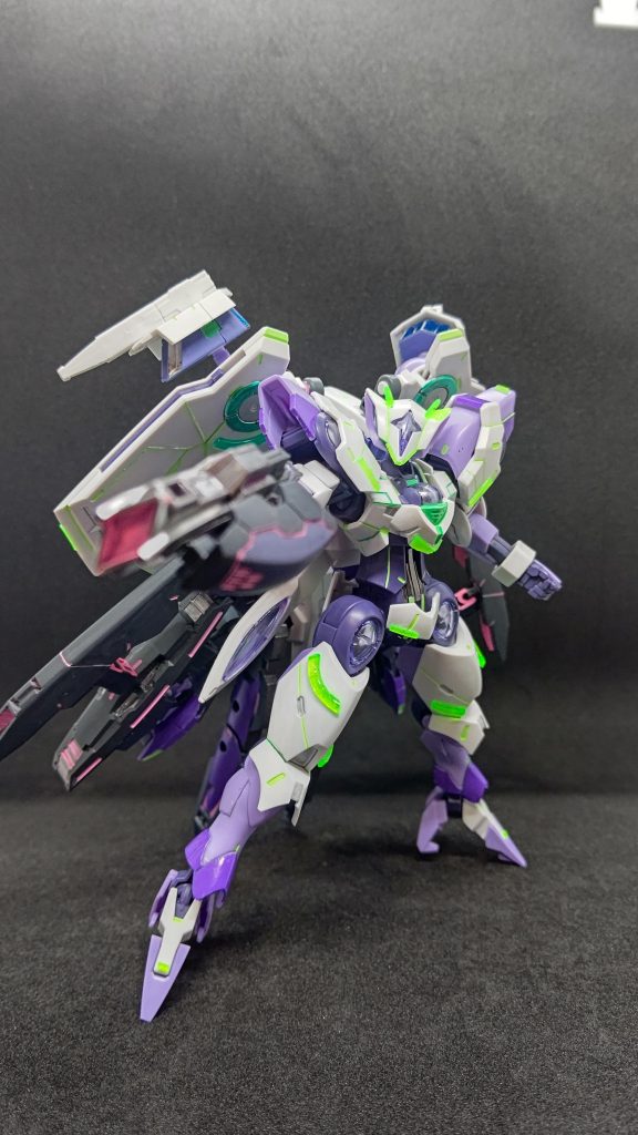 メイン武装なビーム・ランチャーですアルスアースリィガンダムの武装をそのまま使用してます。