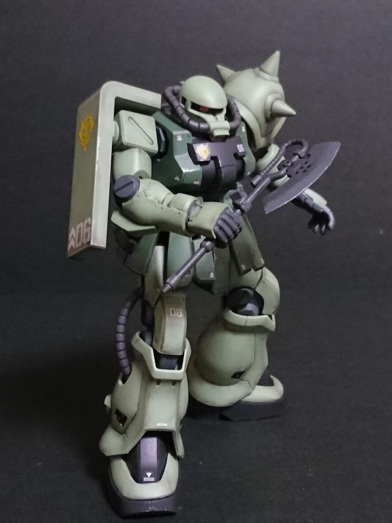 デカールはいろんなガンダムデカールとHIQパーツのコーションデカールを使用