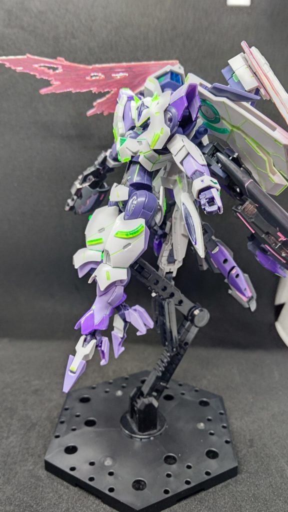 ベギルベウのアンチドートの武装をやめ、30MMからパーツを使用し、ディスティニーの光の翼を取りつけられるようにしました。