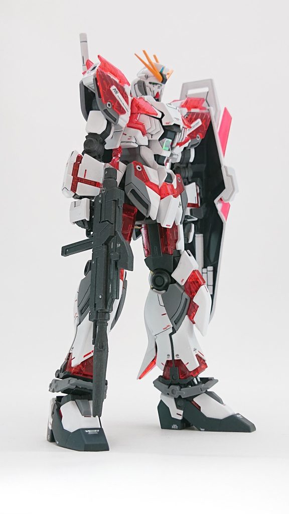 コアファイターの赤&青がオモチャっぽく見えたのでオリジナル配色に✋キャノピー部分はアクセントでオーロラテープを貼りました。一応派手にならない程度の色で😅これはコレで有りかと🎵