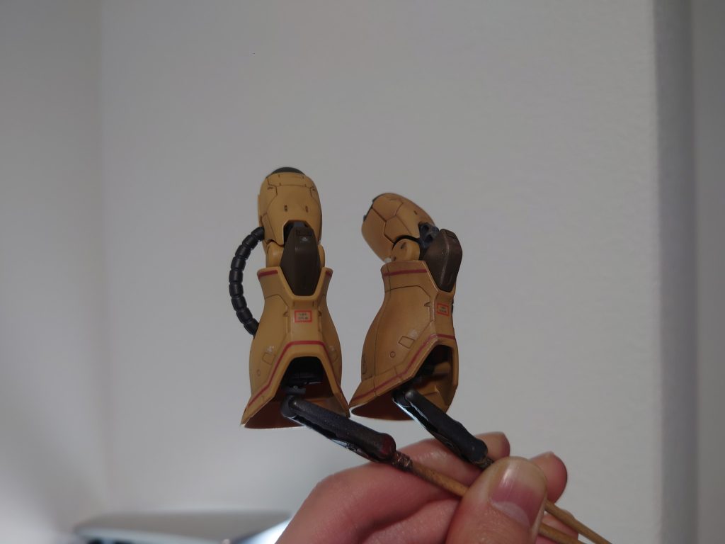 ウェザリング塗装前後比較。ここからもう一段階塗ったので、完成品とは色味が違いますね。