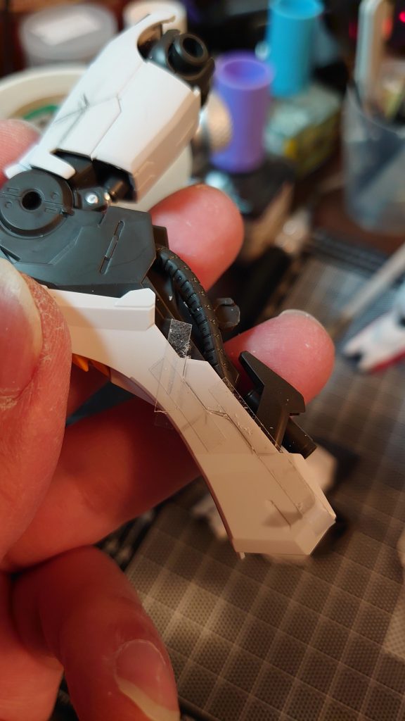 あまり悩まずぱっと思いついたとこだけさっとスジボリ。もっと情報量が多くカッコいいバネルラインを表現できるようになるのはいつになることやら……