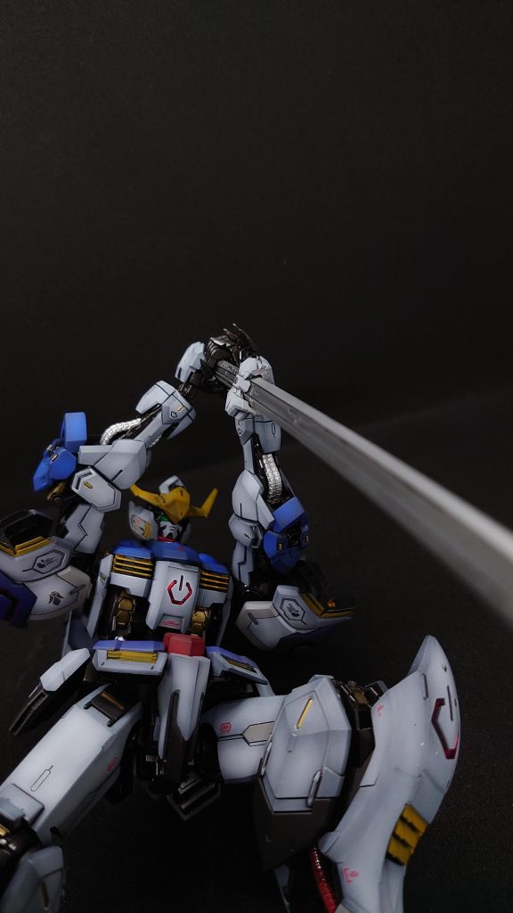 倒してからのコクピット狙い……エグいミカヅキはサクッとやっちゃうとこカッコよかったですよねえ