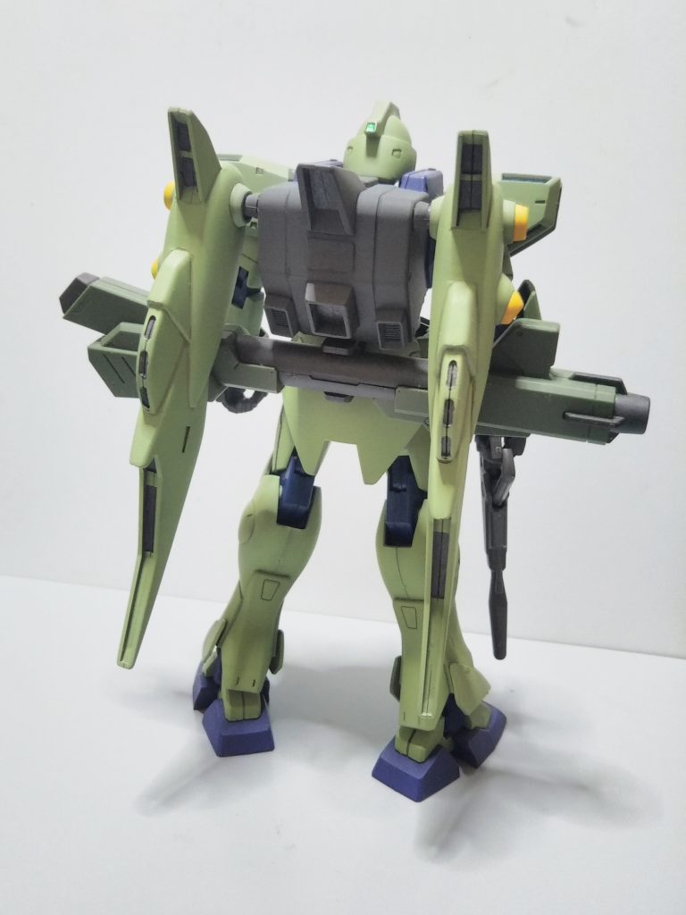 背面から見たら旧キットと区別がつかない・・・?