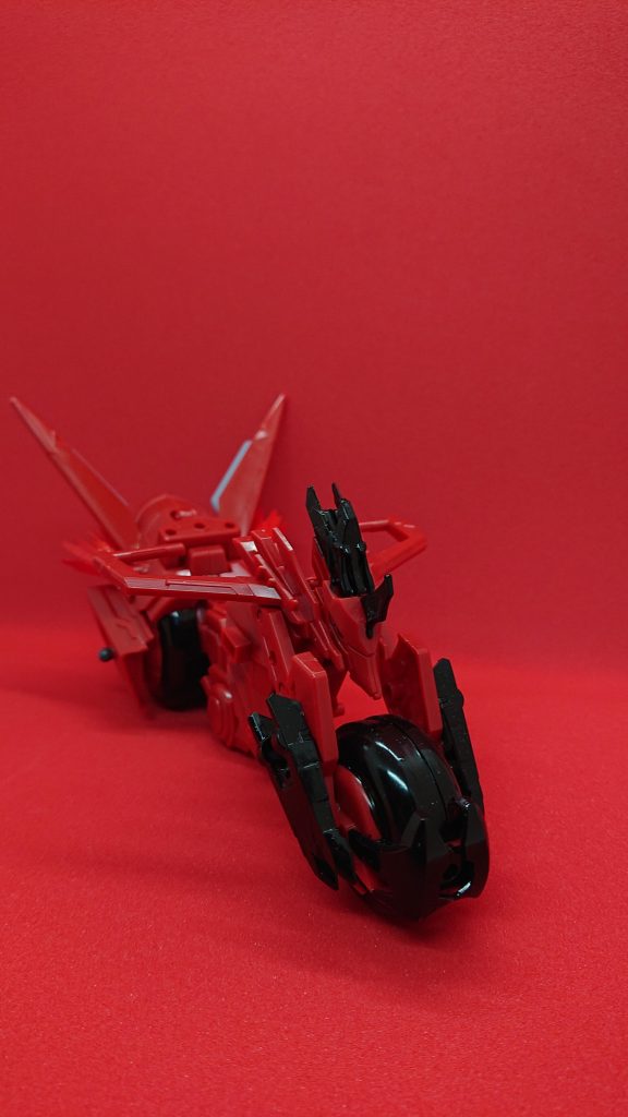 魔炎輪紅孩児が自分の妖力で生み出した二輪の乗り物自力で動くことも可能で生み出した紅孩児の命令しか聞かない自身を炎で纏い敵に攻撃することもできる