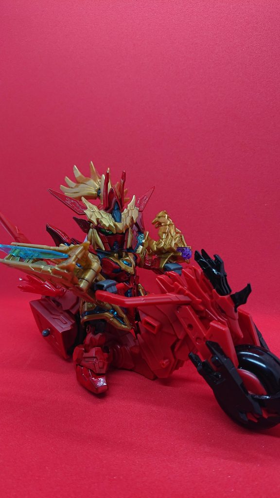 というわけ紅孩児ユニコーンガンダムでした個人的な事情もあって約一年ぶりの投稿ですでも新しい撮影スタジオのおかげでまた色々な機体を投稿するのが楽しみになりましたこれからも新しいSDや1/100、そして出来たら鉄血の機体を製作していきたいと思います今後ともよろしくお願いいたします！