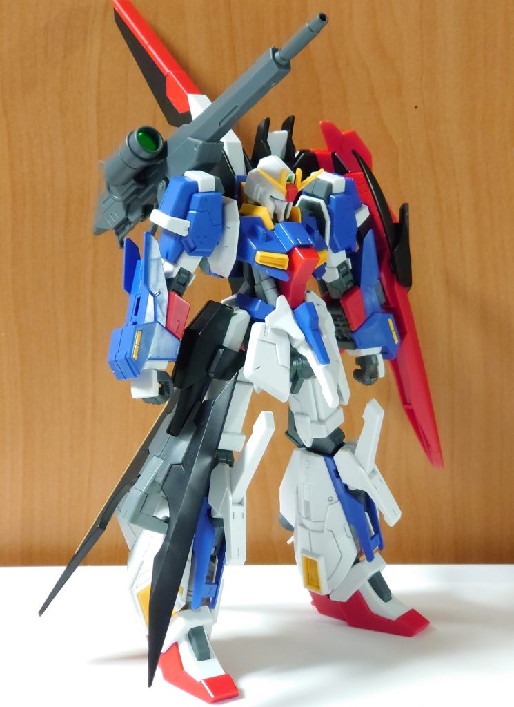 工程当初は背面にビームキャノンを付けてアシンメトリー色の濃いデザインにする予定でした。こちらも結構気に入っているのでオプションパーツとして作るかもしれません。