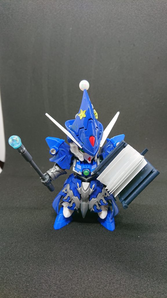 グリモワールの書マーリンがメイジに授けた魔法の書マーリンが大昔から使っていることもありかなり古くなっておりページもボロボロになっているがどうやら強力な魔法が記されているらしい