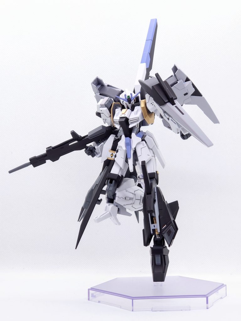 シールド先端にメガ粒子砲を装備しています。