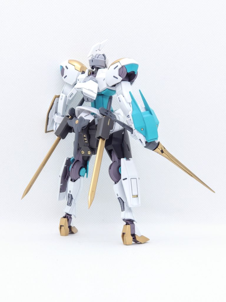 背面バエルソード基部は無加工で取り付けられます。 