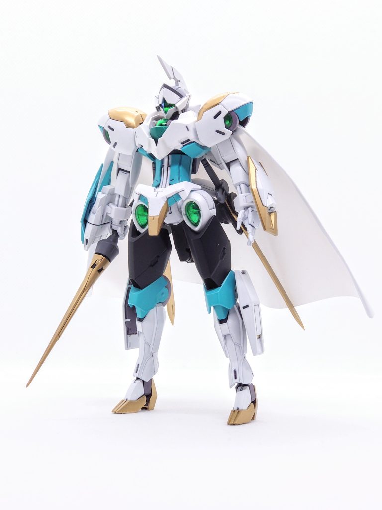 前腕はベギルベウのものに変更し、左右どちらの手も使えるようにしました。フロントスカートはクアンタのリアスカートを基にしたものに変更。リアスカートはバエルソードの基部を移植し、ベギルベウのスカートで装飾しました。フェイスバイザーには偏向フィルムを貼っています。