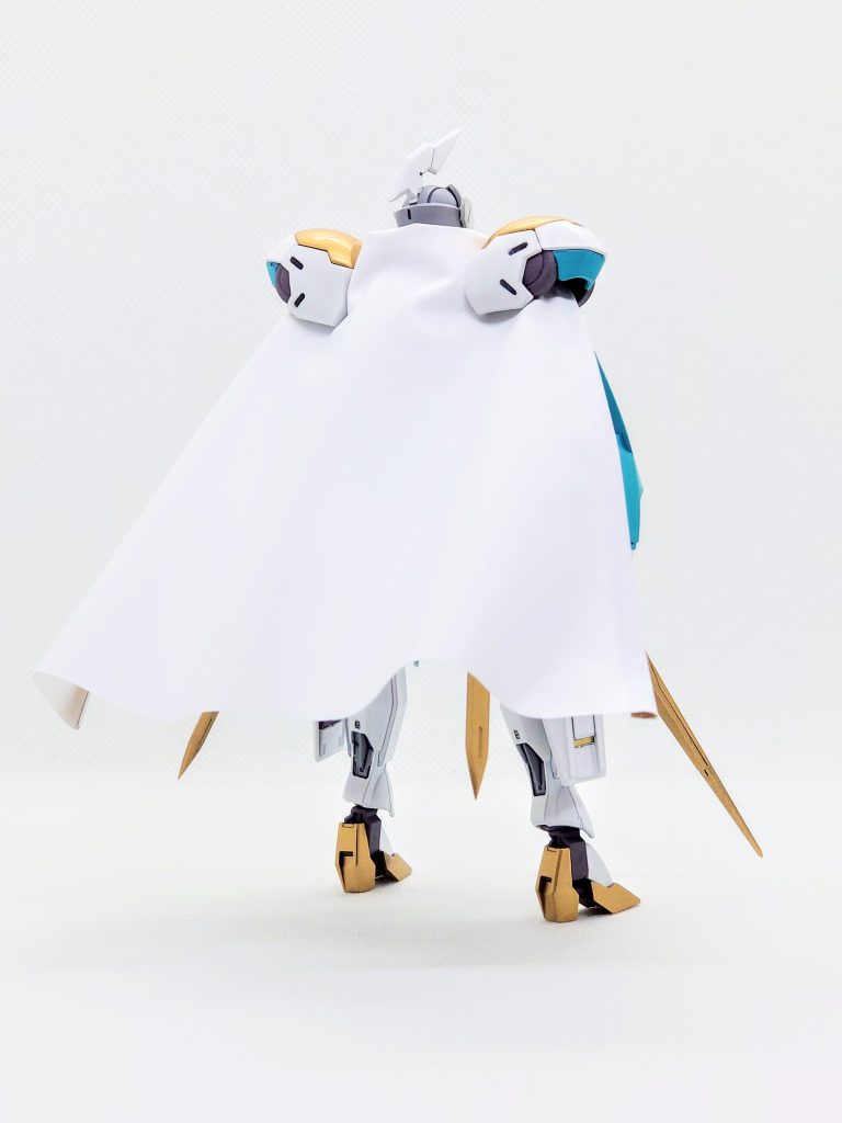 背面マントは以前ジークルーネ用に作成した予備を調整して使用しました。