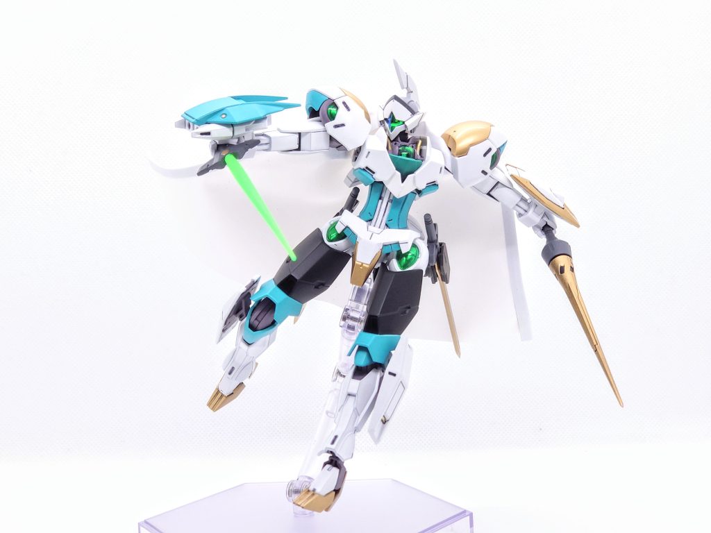 ビームガン右腕に取り付けるビームガンで、ベギルベウのものにシールドを増設しています。