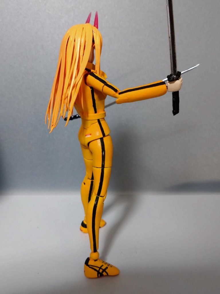 横から。プリプリのお尻にデカール貼りました。