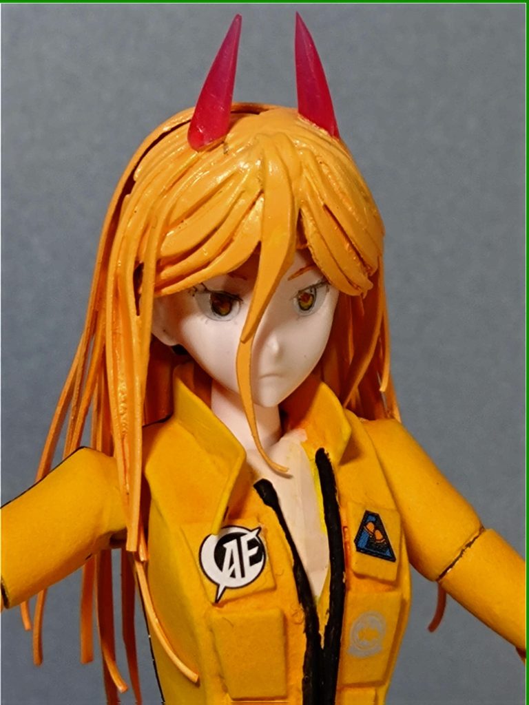 パワーちゃんの角は何かのキットのクリアーレッドのランナー削って作りました。完成後瞬間接着剤で固定してます。