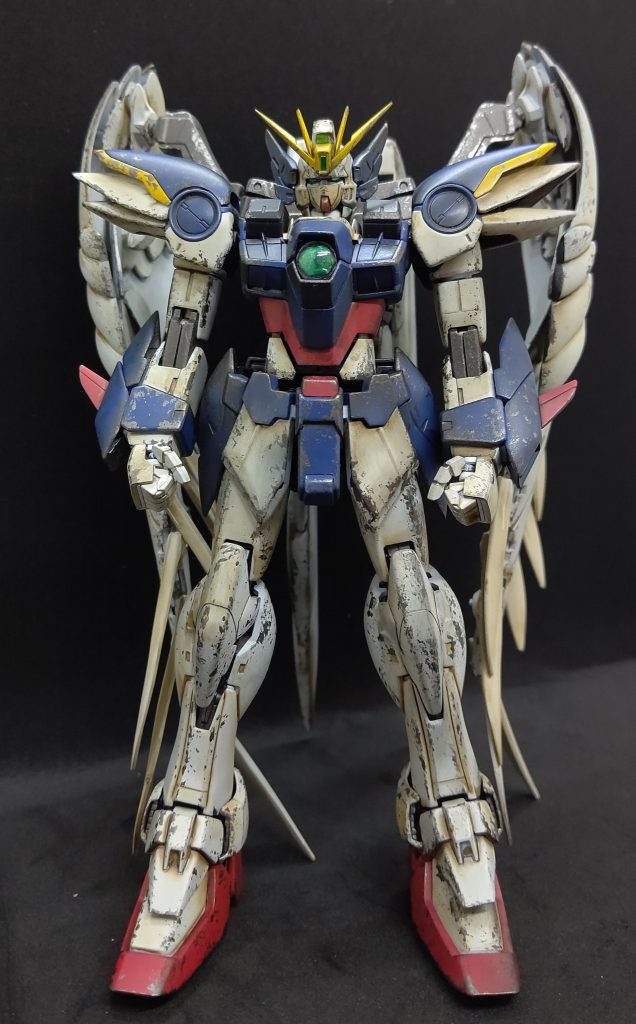 正面です。キット付属の手首では保持力に難があるためMG サンドロック　EWのものに置き換えました。