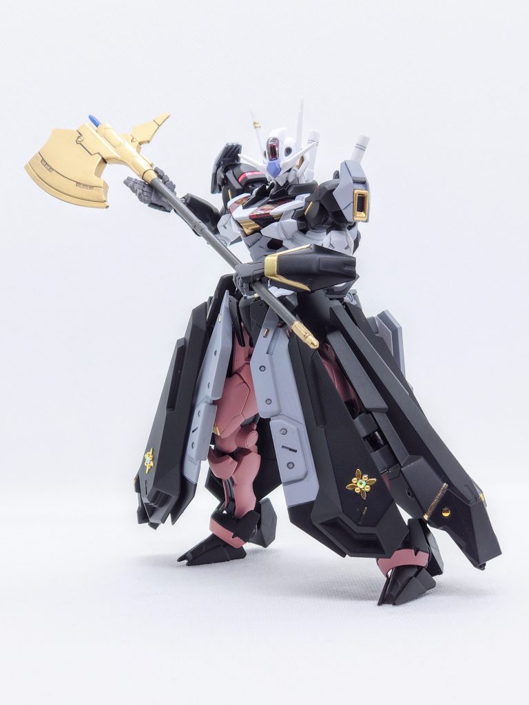 ハルバード形状がモチーフ元に比較的似ているグシオンアックスとの択でしたが、全体の親和性からハルバードを採用しました。