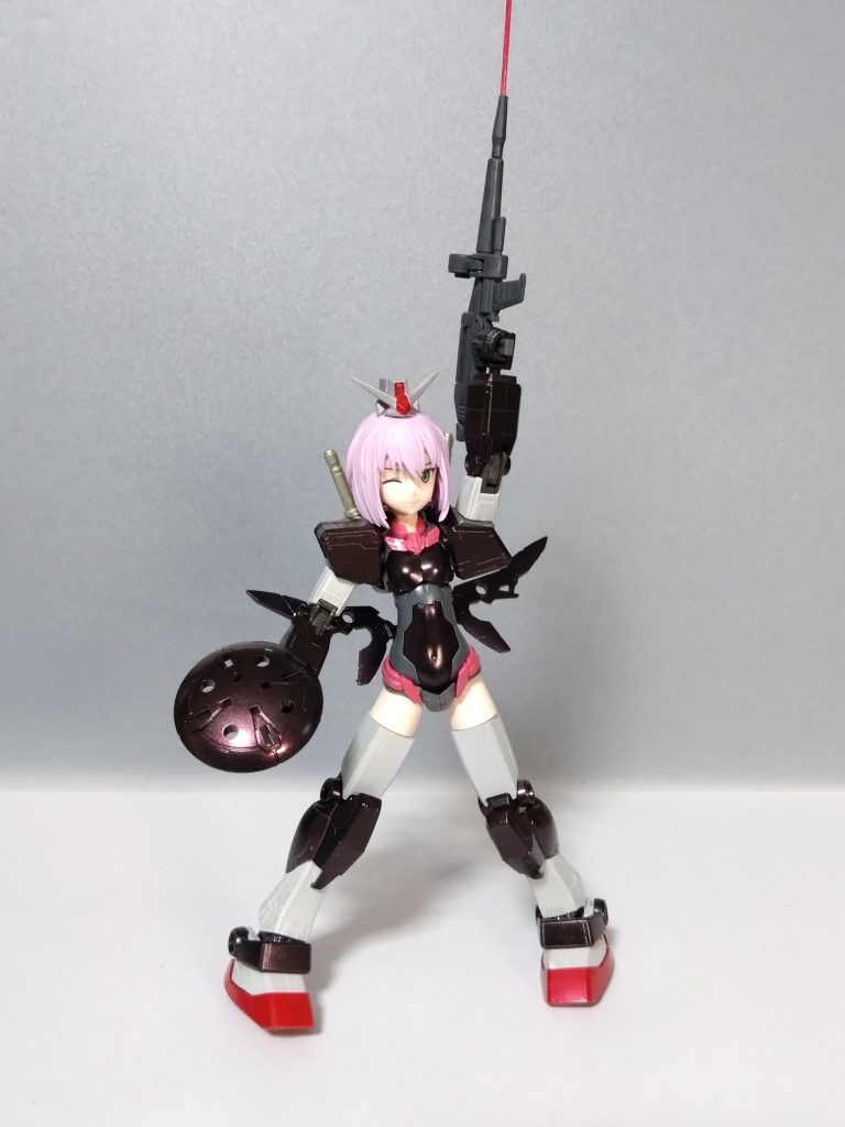 顔パーツはウインク顔を使用したため、ビームライフルの持ち手を逆にしました。