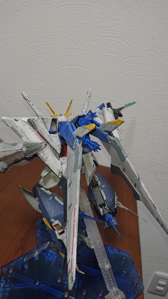 (後ろから)バーニアのエフェクトパーツも取り付けましたが…もうちょっと大きい物の方がよかったような あまり目立ちませんね