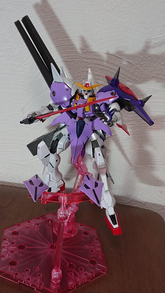 GNメガランチャーは腰部にマウントもできます太腿部と膝関節はガ系の方がデザインが良く思えたので変更しました