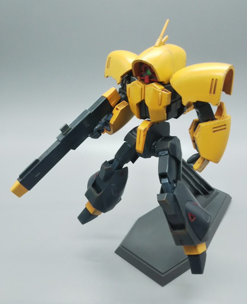 変形はすごいけど武装はいまいち？ライフルのみ。