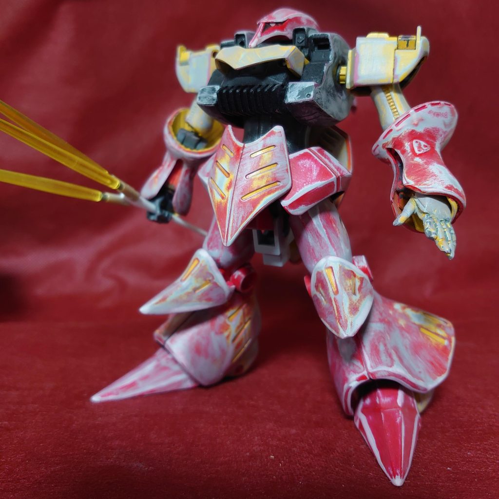 塗装前。シンナードボンはプラスチックを脆くさせるので紙やすりで。